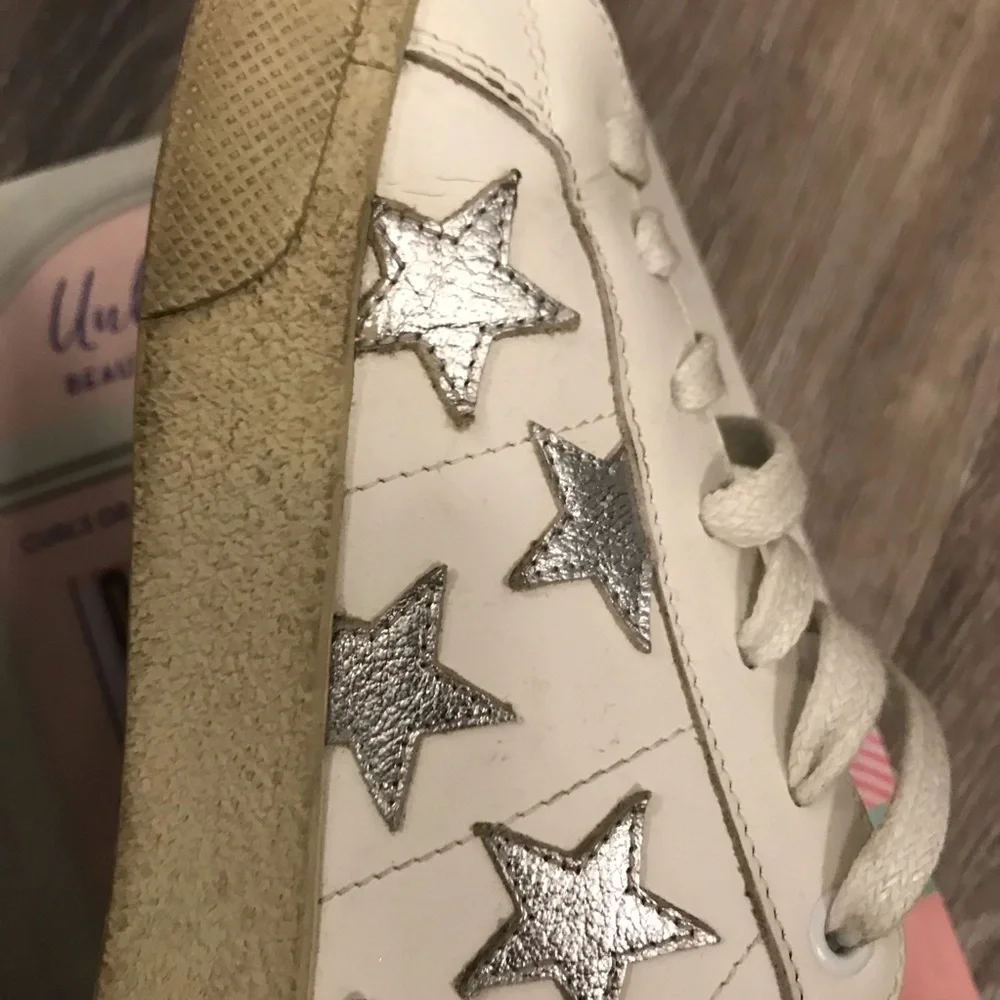 YSL Saint Laurent Stars Leather Sneakers - Picture 12 of 12